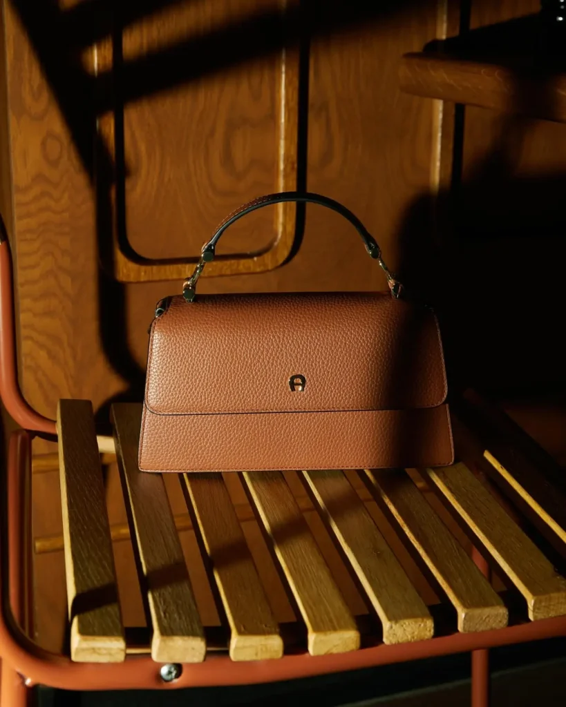 維也納機場必買 Aigner 皮件與皮帶