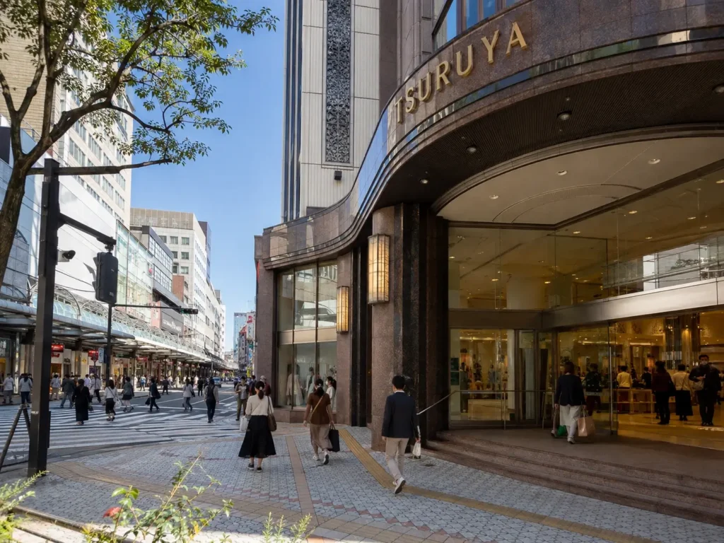 熊本鶴屋百貨適合購買化妝品、食品與熊本伴手禮